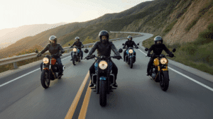 motocyclistes route montagne aventure